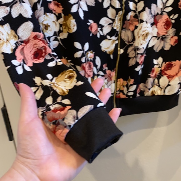 EUC Size 10/12 10 12 Girls Boho Flower Floral Lightweight Bomber Jacket Coat - Picture 2 of 4